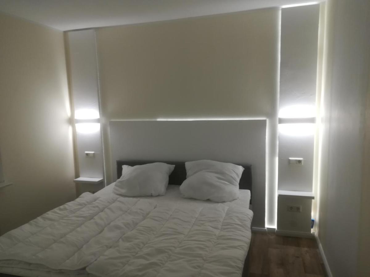 Frank Saathoff Apartment